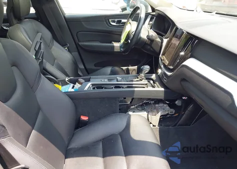 2018 Volvo Xc60 T6/Momentum z USA, uszkodzony, nr VIN YV4A22RK7J1010239